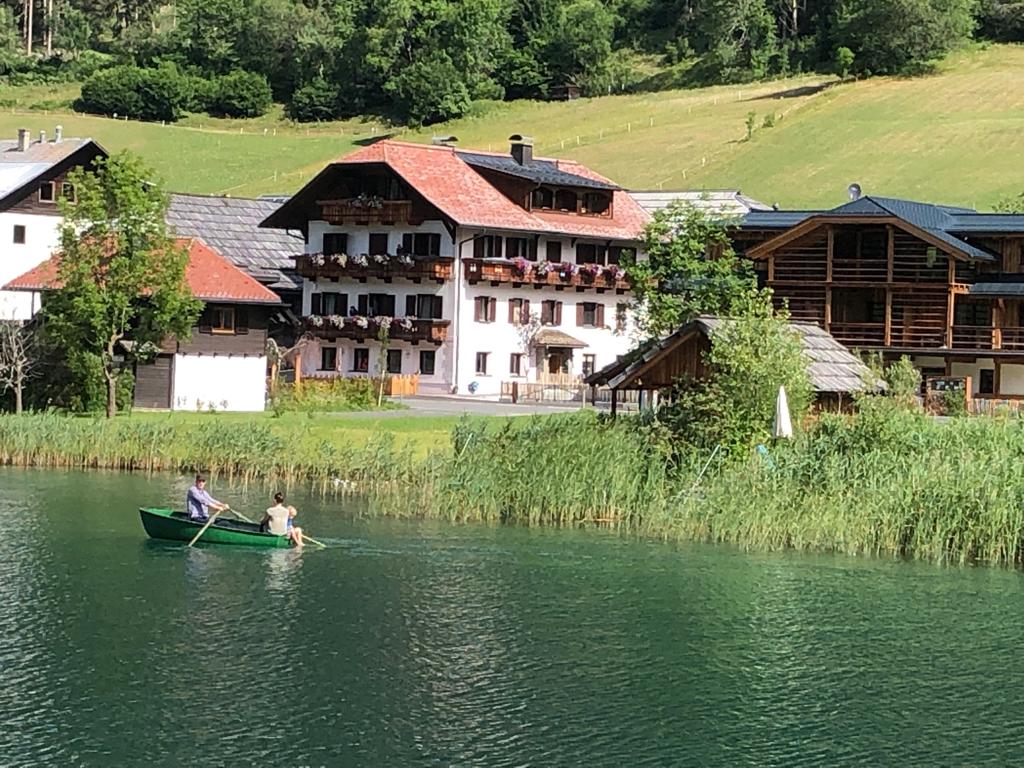 Ruderboot fahren Weissensee Sommer Ferienhof Hoffmann